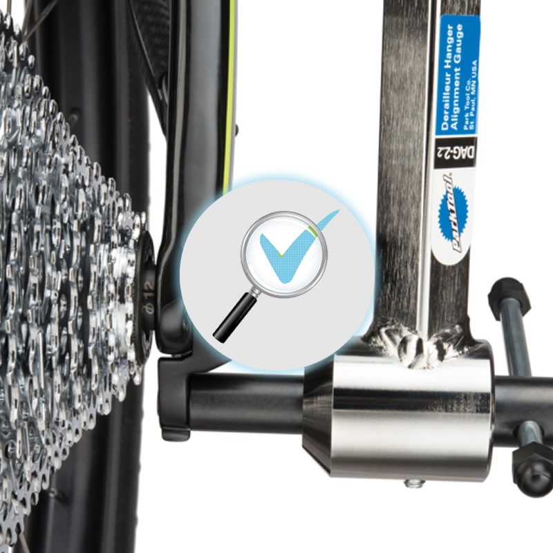 Contrôle alignement patte de dérailleur d'un cadre de vélo