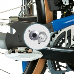 Serrage des pédales d'un vélo