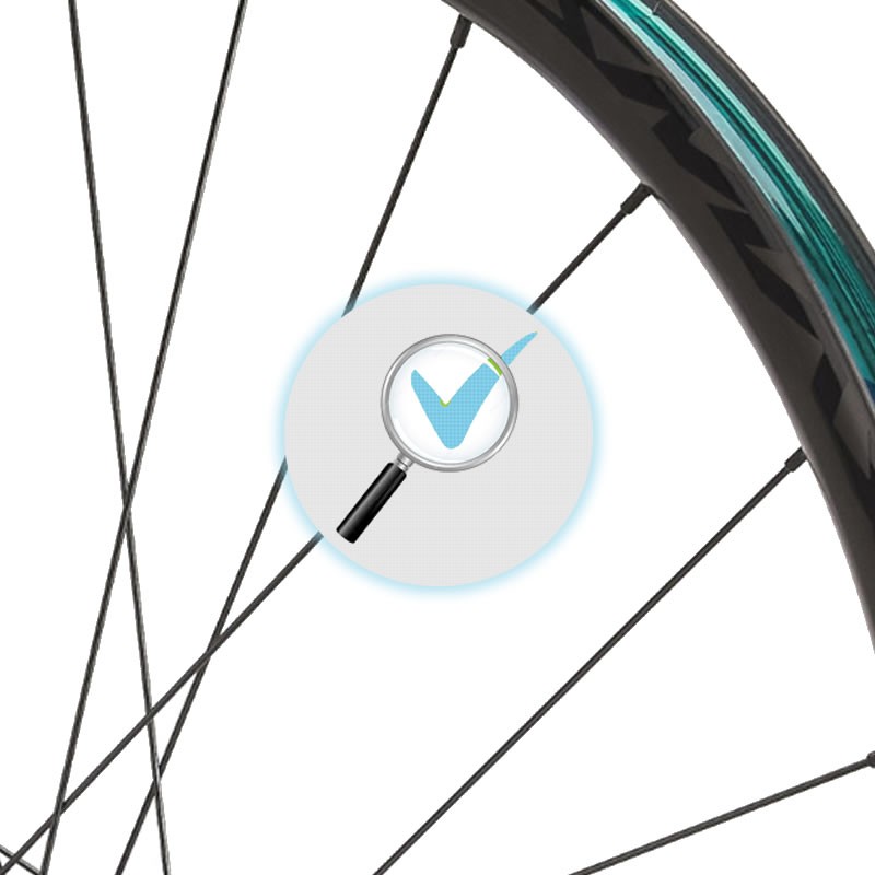 Contrôle des rayons d'une roue de vélo